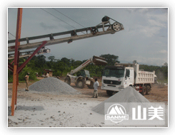 喀麥隆時產150噸輪胎移動式花崗巖破碎生產線